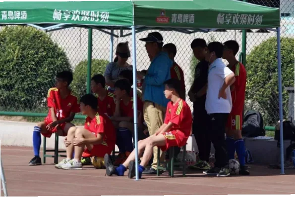 如何带领球队打出流畅进攻？现场欢呼声证明影响力